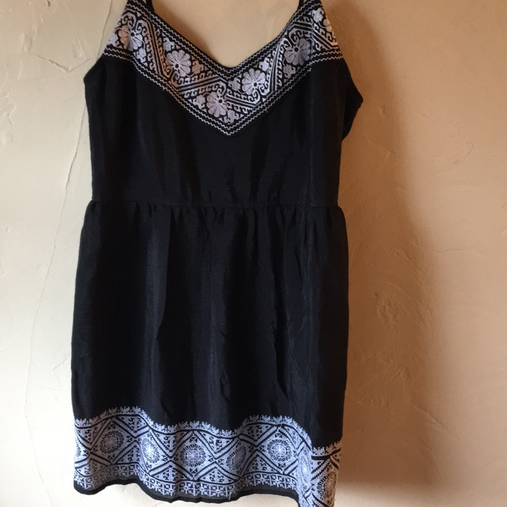 Little black dress with white embroidery